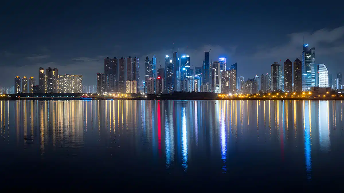 Italiani nei Paesi del Golfo: come cambiano ritmi, relazioni e benessere psicologico tra Dubai, Abu Dhabi, Doha e Jeddah